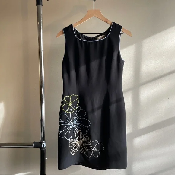 Amanda Smith | Dresses | Vintage Black Sleeveless Cocktail Dress With  Embroidered Flower Decal Size S | Poshmark